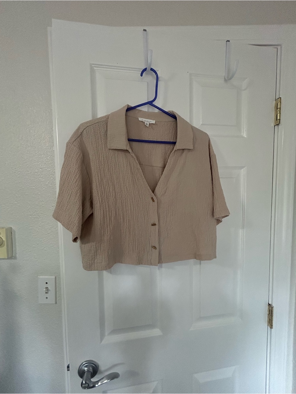 Light Taupe Cropped Button-Front Women’s Top